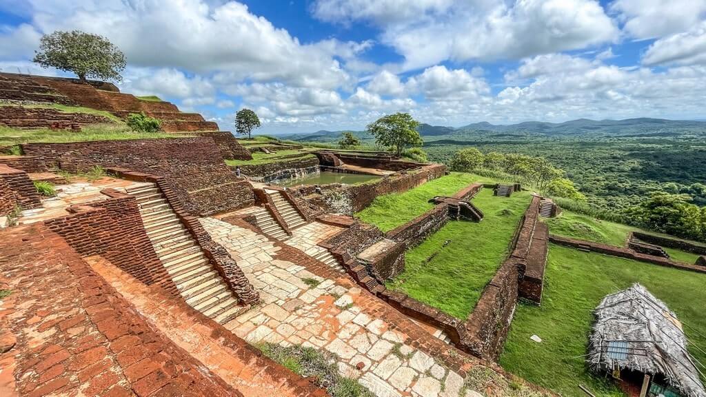 sigiriya-rock-ruins