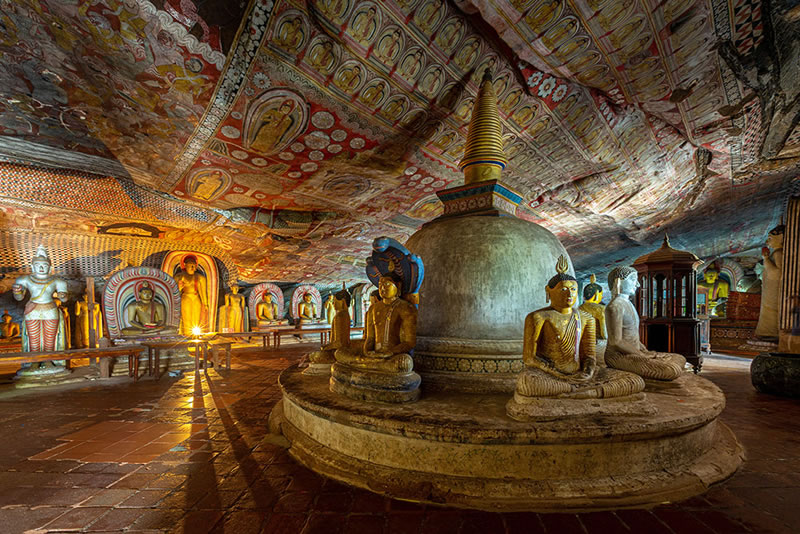 A-statue-of-reclining-Buddha-Dambulla-5